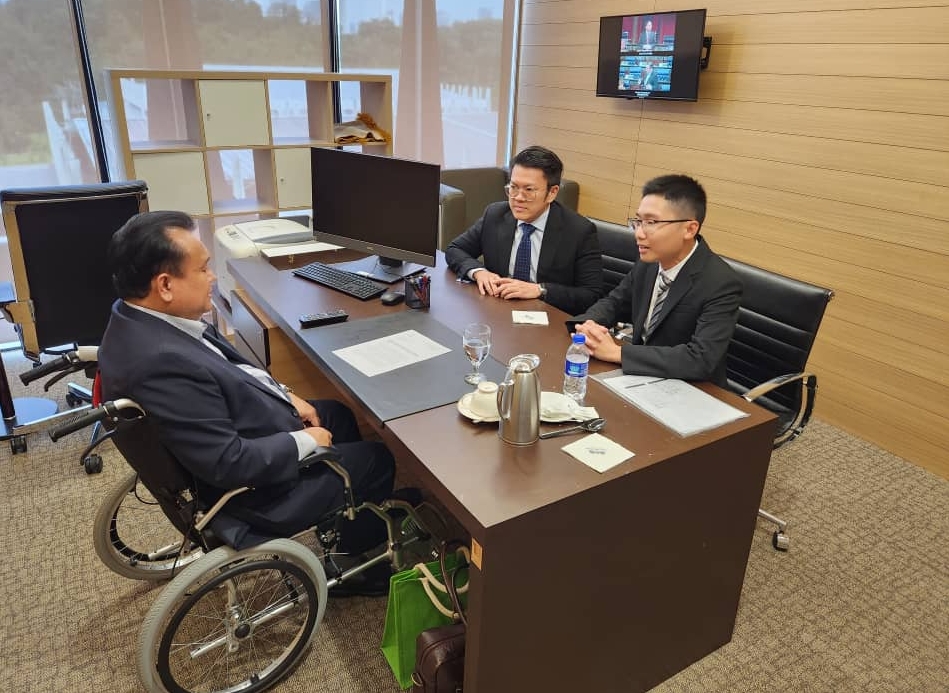 东:何子扬促政府全面撤销菜车禁上路措施,避免影响蔬菜供应链。