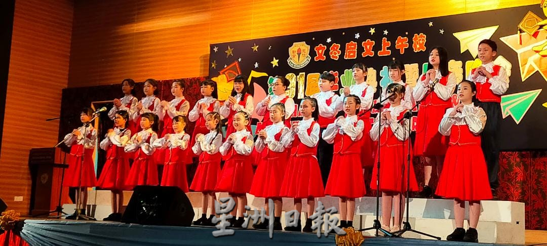 东:启文上午校毕业礼