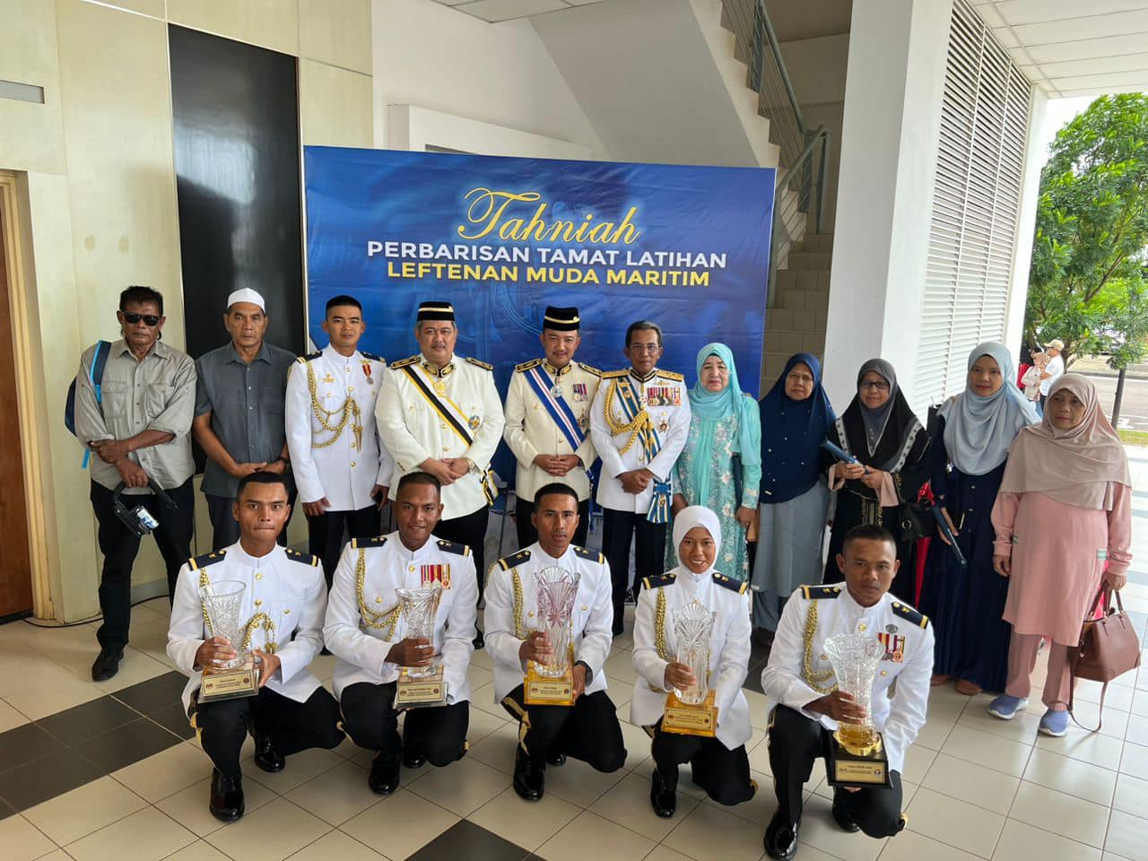 东:妻子仰慕丈夫的职业 投身海事执法成最佳女学员