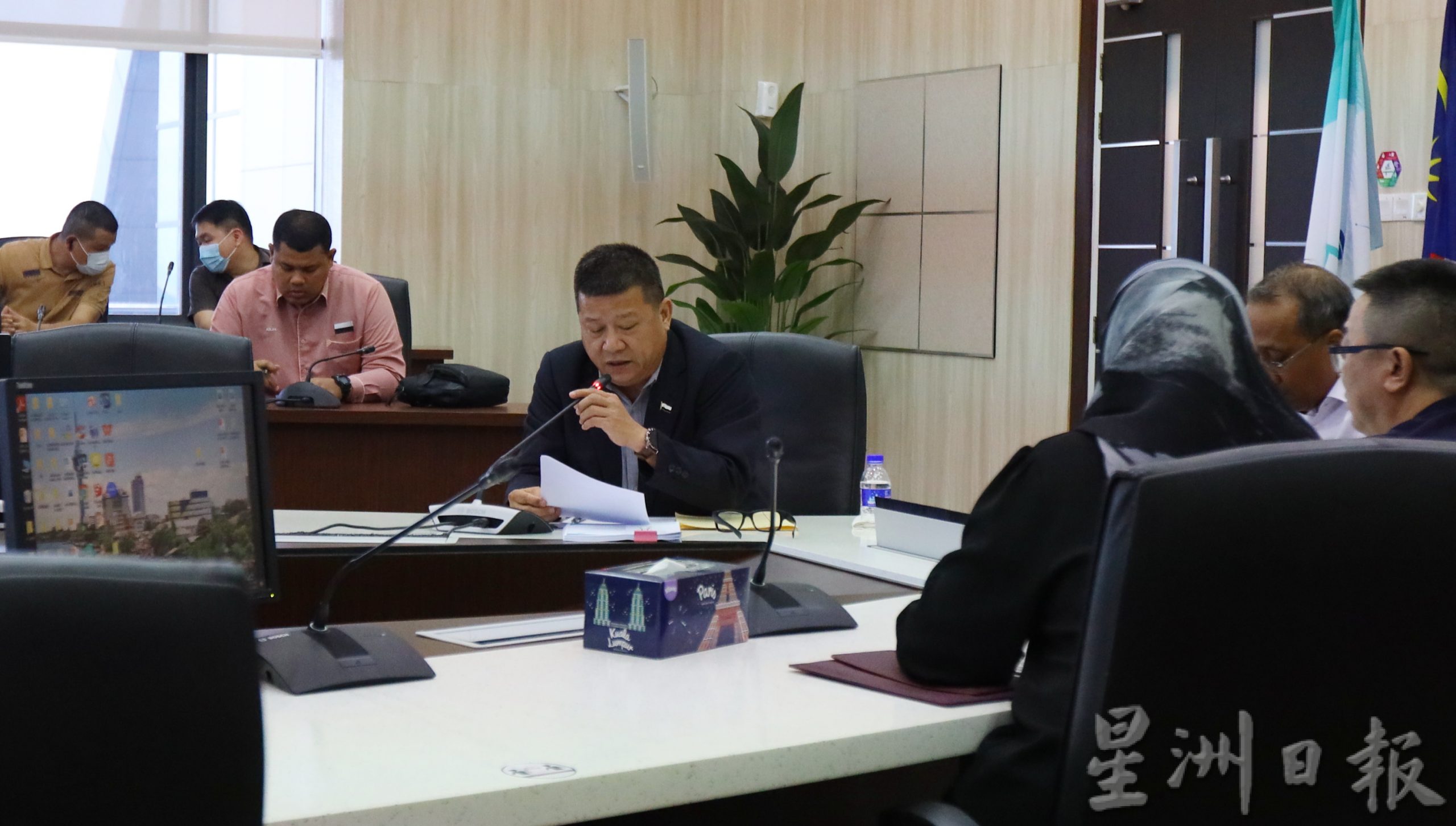 东:彭州政府将在3月1日,展开住宅区停泊10公吨以上罗里的执法行动