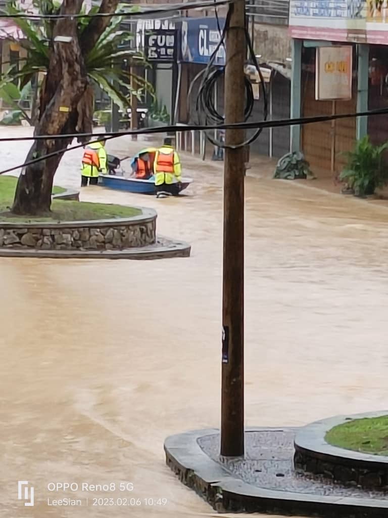 东：林明水灾，雨势时大时小，关丹往返道路中断。
