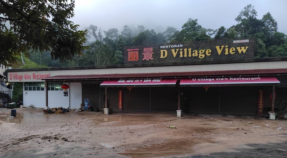 东:武吉丁宜山崩地裂