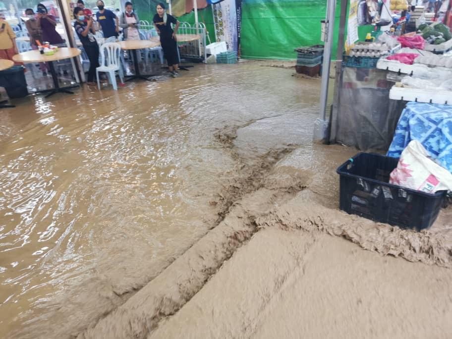 东：武吉丁宜山洪爆发