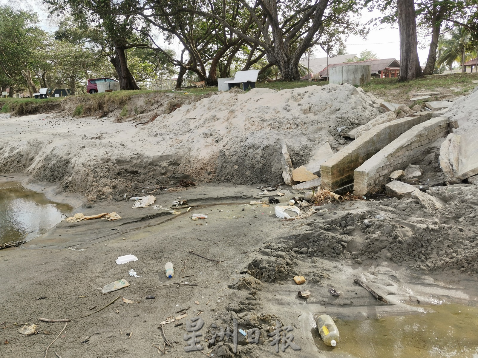 东:珍巴卡海滩垃圾处处