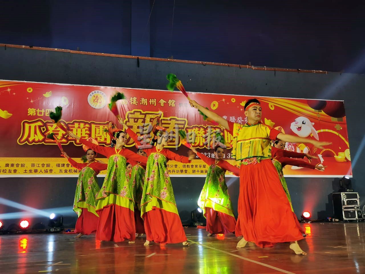 东:瓜登华团新春联欢晚宴复办,24个华团联手精心筹办,在晚宴上带来丰富多彩的文艺表演,让大家欢乐庆新年