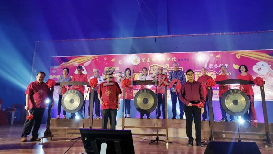 东：瓜登华团新春联欢晚宴复办，24个华团联手精心筹办，在晚宴上带来丰富多彩的文艺表演，让大家欢乐庆新年