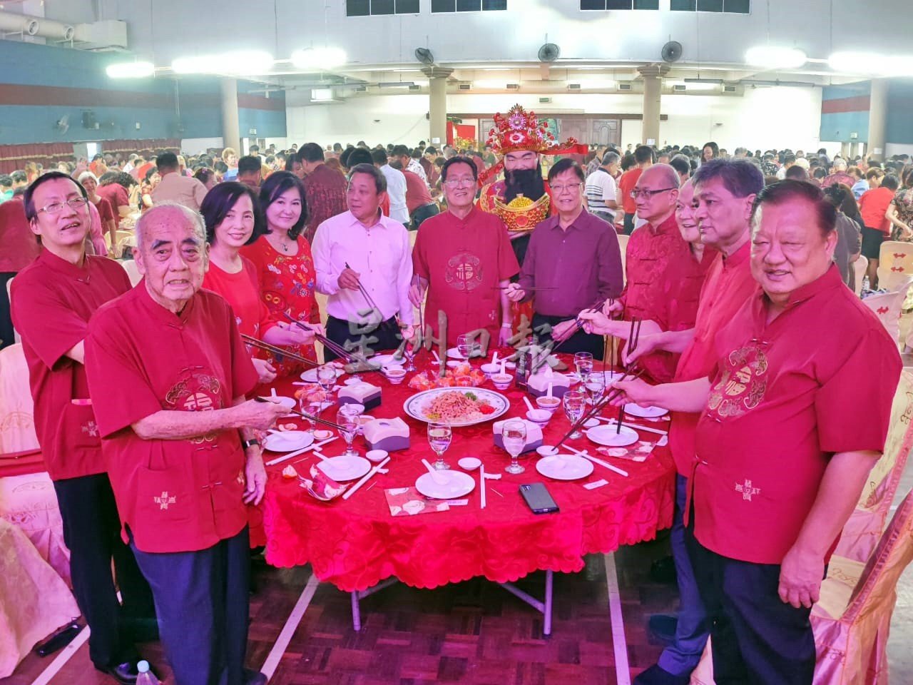 东：瓜登华团新春联欢晚宴复办，24个华团联手精心筹办，在晚宴上带来丰富多彩的文艺表演，让大家欢乐庆新年