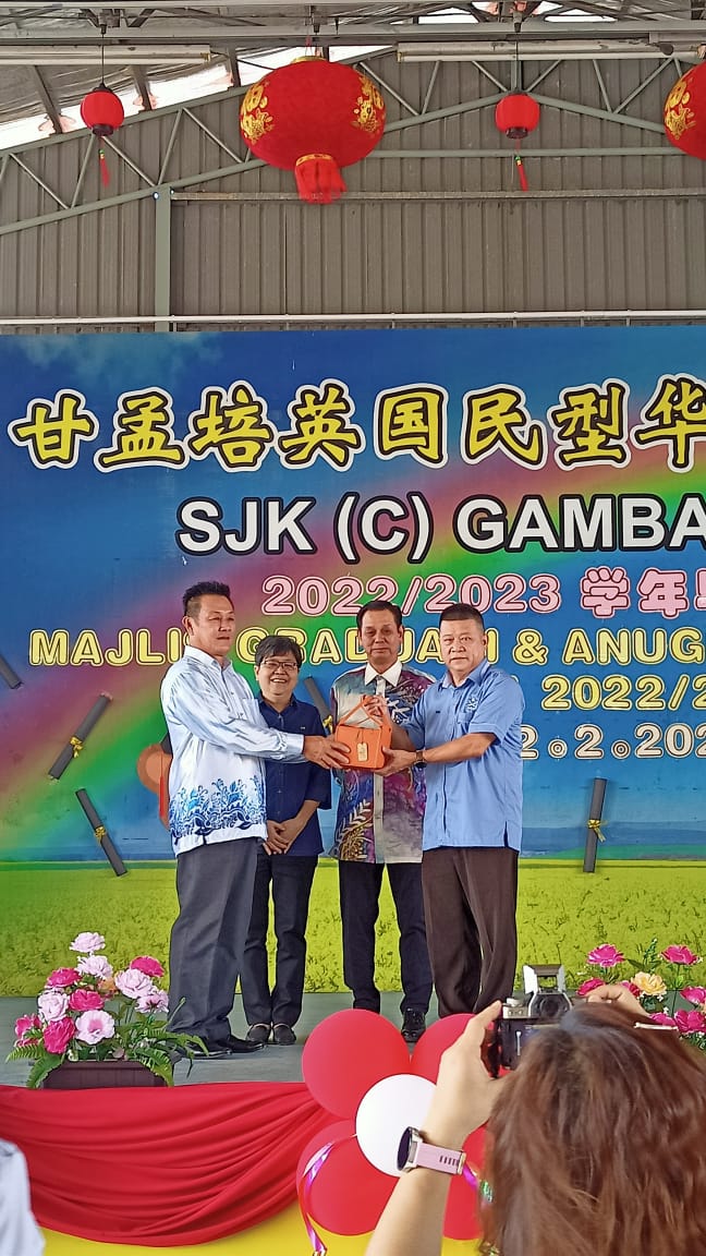 东:甘孟培英华小毕业礼