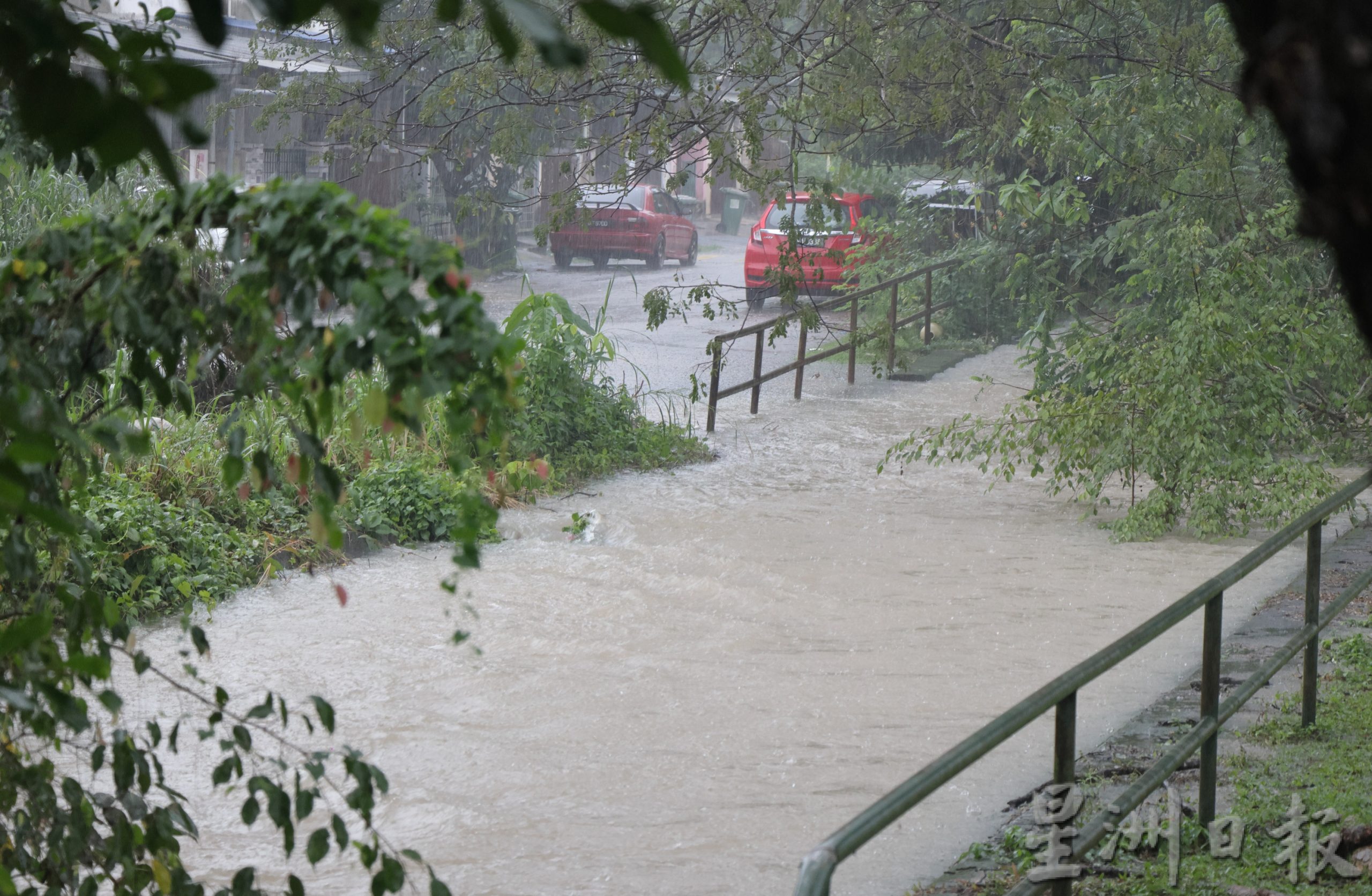 东:豪雨超过12小时,关丹多处淹水6疏散中心启用。