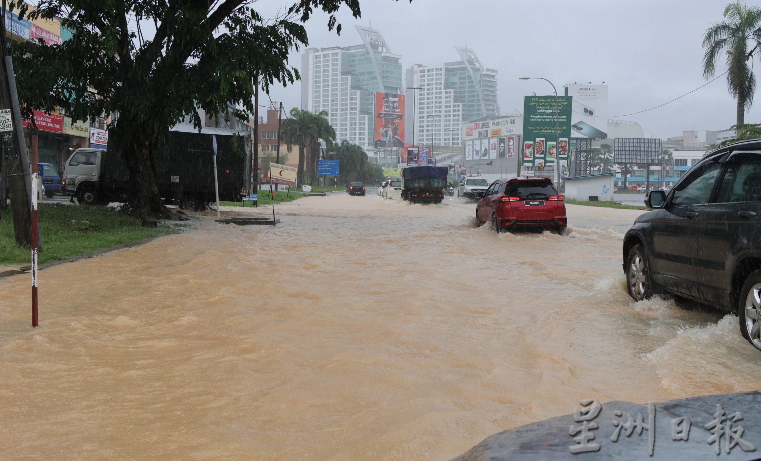 东:豪雨超过12小时,关丹多处淹水6疏散中心启用。