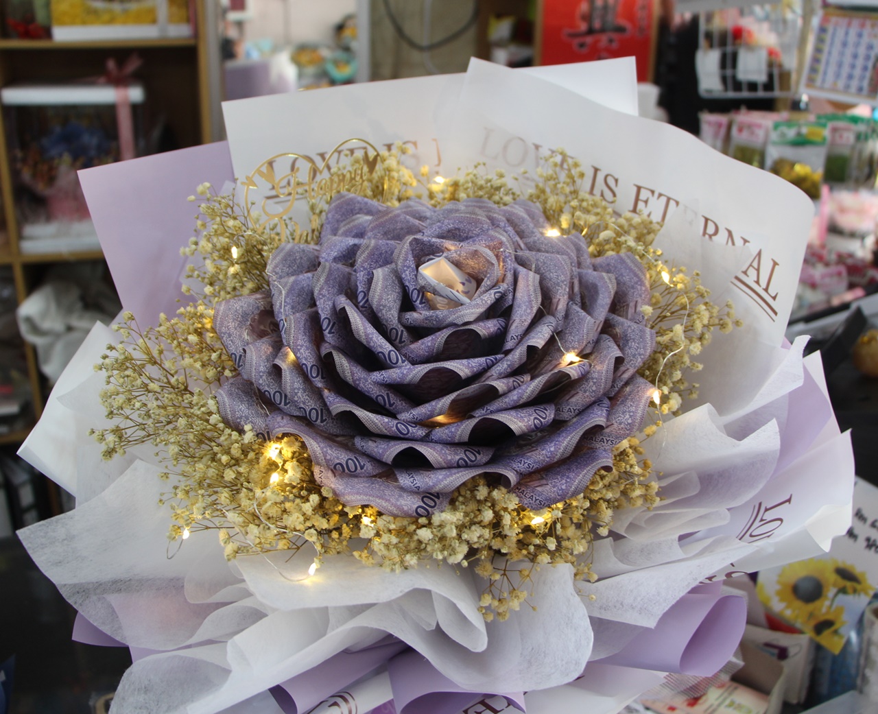 东:香皂花这几年攻陷鲜花市场,成为情人节送花首选