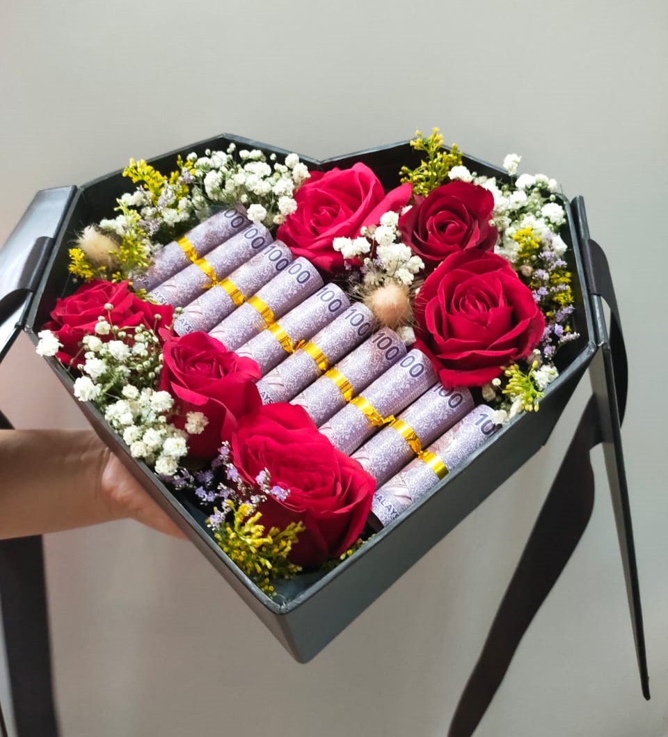 东:香皂花这几年攻陷鲜花市场,成为情人节送花首选