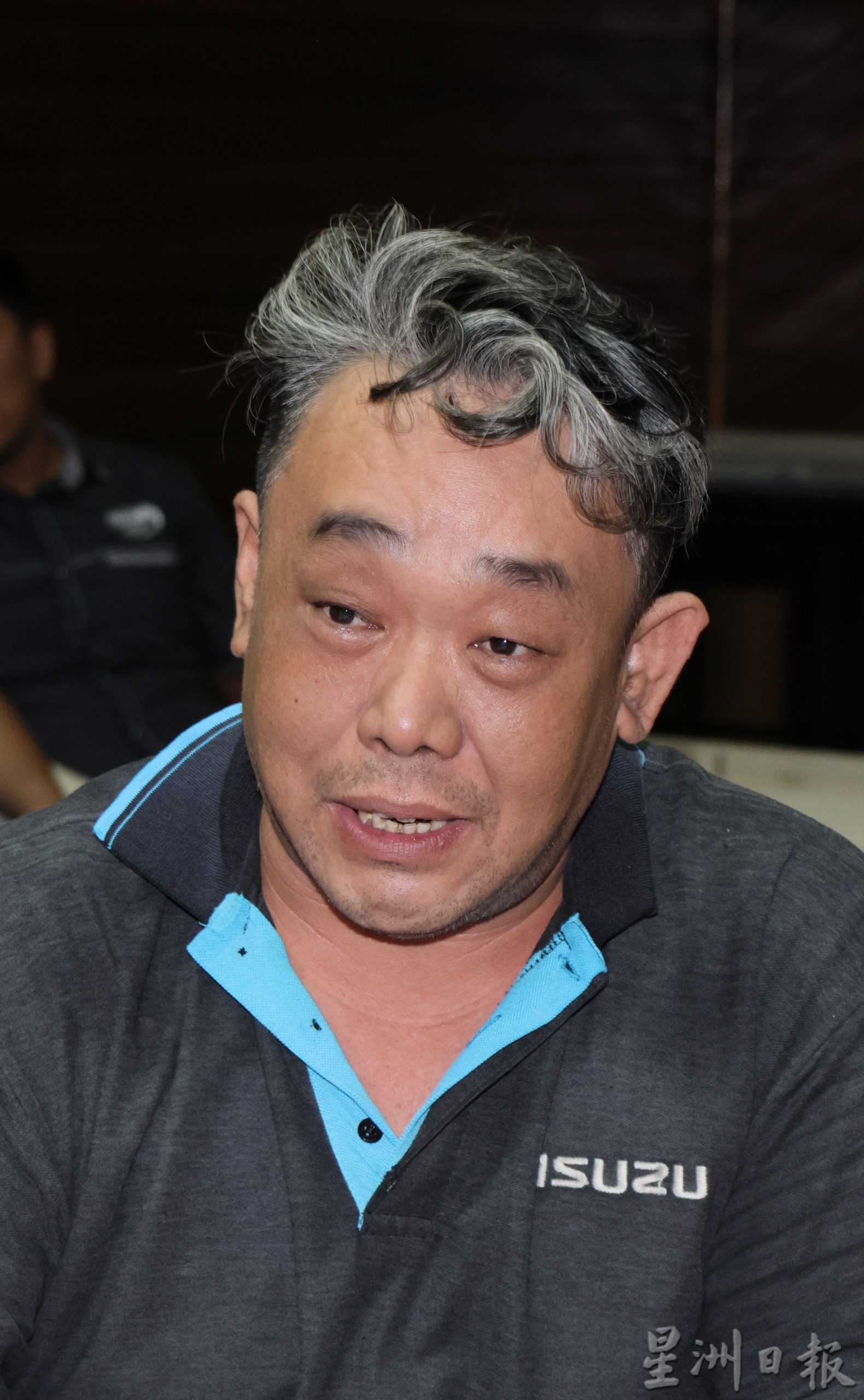 马目体育场商家抗议泊车系统只允扣账卡付费,顾客流失、生意爆跌80%。
