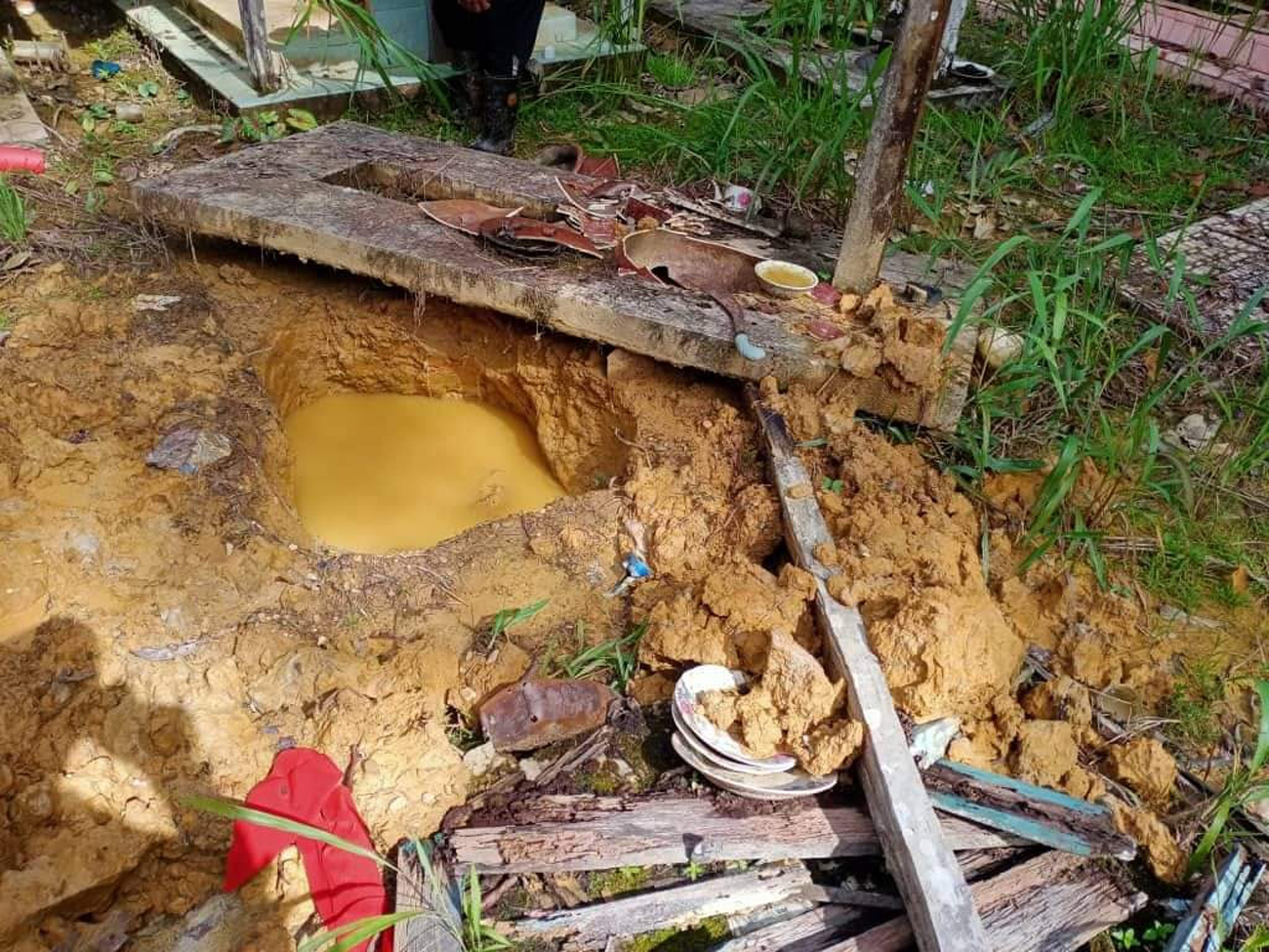 丹土著墓园约30坟被毁 棺木拉出遗骸外露四散