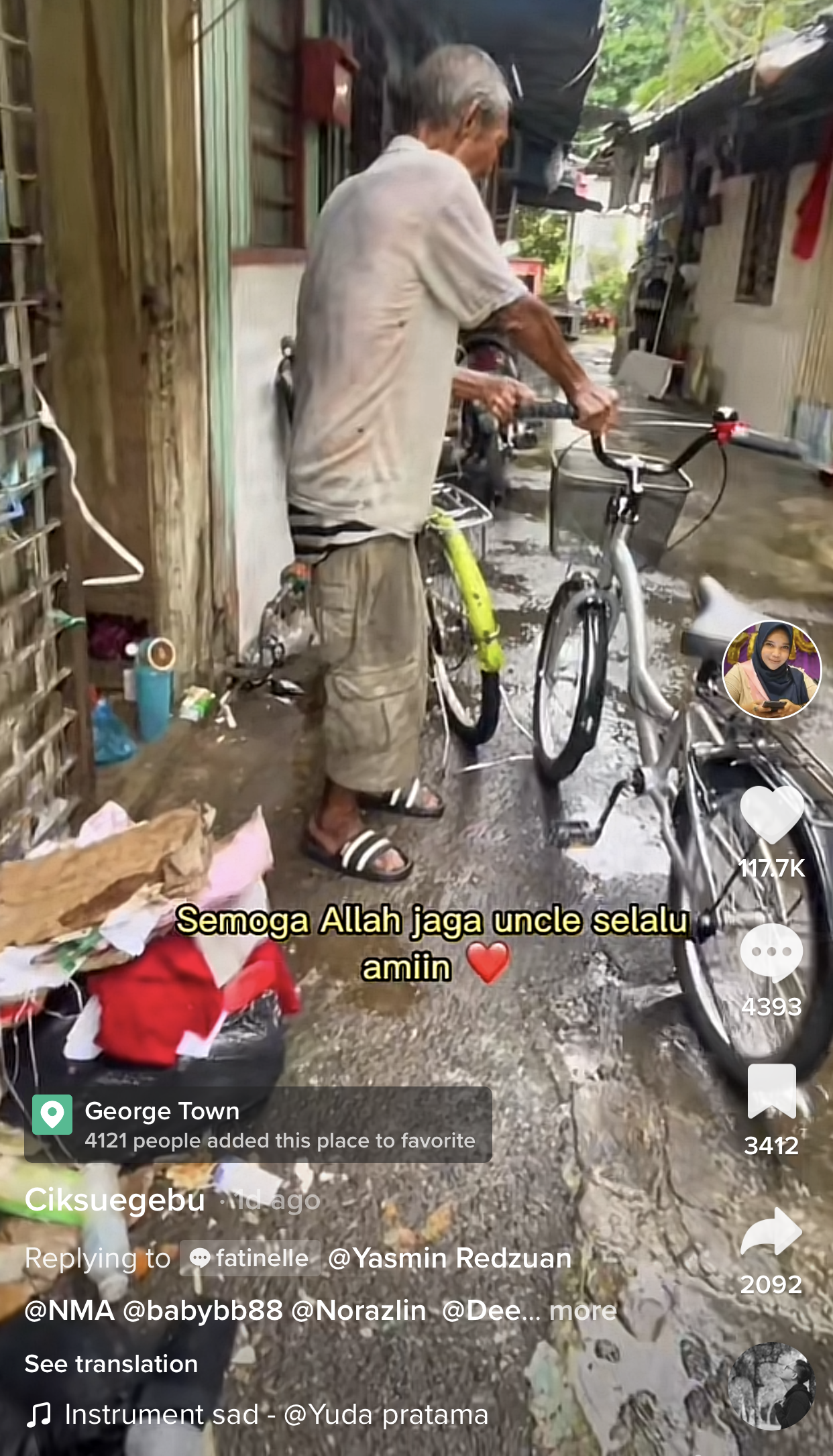 椰浆饭马来女小贩帮华裔老伯买新脚车