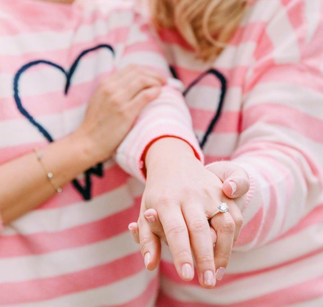 丽贝威尔森闪婚女友  甜喊“不找王子爱公主”