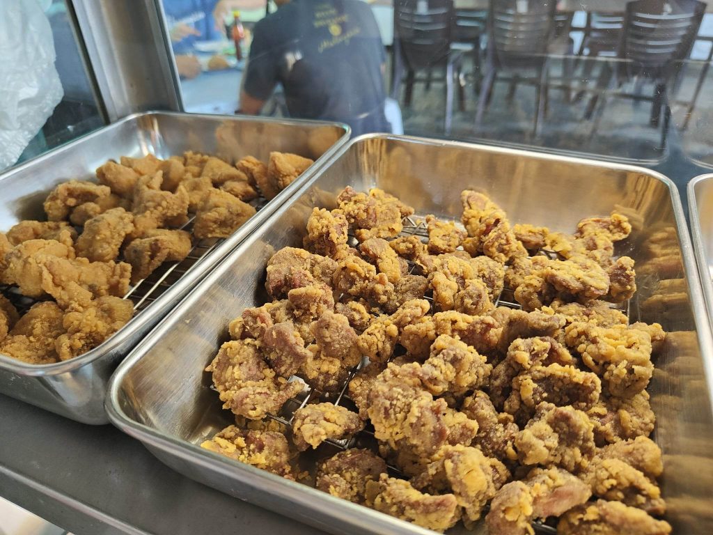 人气美食／督亚冷住家屋炸鸡 秘方腌制 鸡皮鸡杂大受欢迎