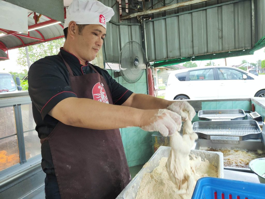 人气美食／督亚冷住家屋炸鸡 秘方腌制 鸡皮鸡杂大受欢迎