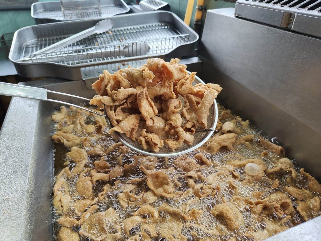 人气美食／督亚冷住家屋炸鸡 秘方腌制 鸡皮鸡杂大受欢迎