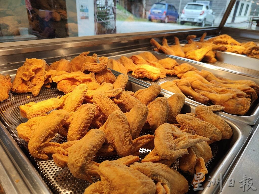人气美食/督亚冷住家屋炸鸡 秘方腌制 鸡皮鸡杂大受欢迎