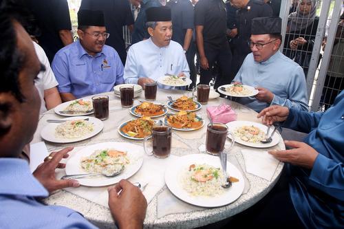 任相后首次返波德申选区 安华:最想念这家罗惹!