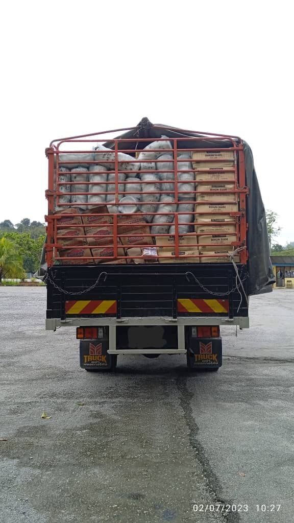 企图闯关遭警扣留 罗里载3公吨哥冬叶