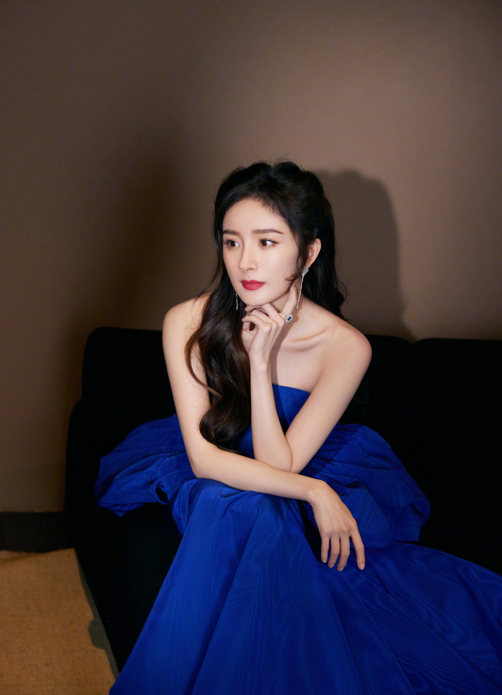 传广告视频将被下架？杨幂王俊凯辟谣：不实