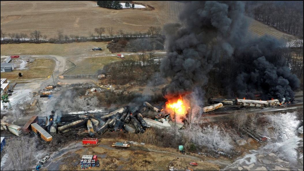 俄亥俄州列车出轨 泄漏化合物每小时约1.5公里流向下游