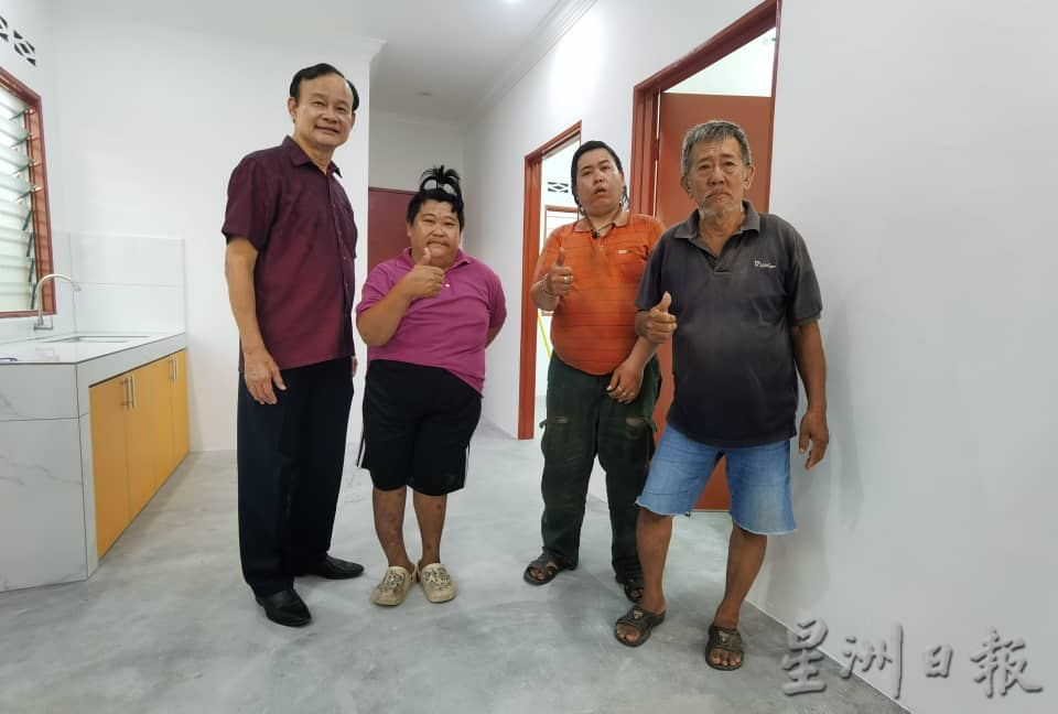 倪可汉拨款助贫户重建家园