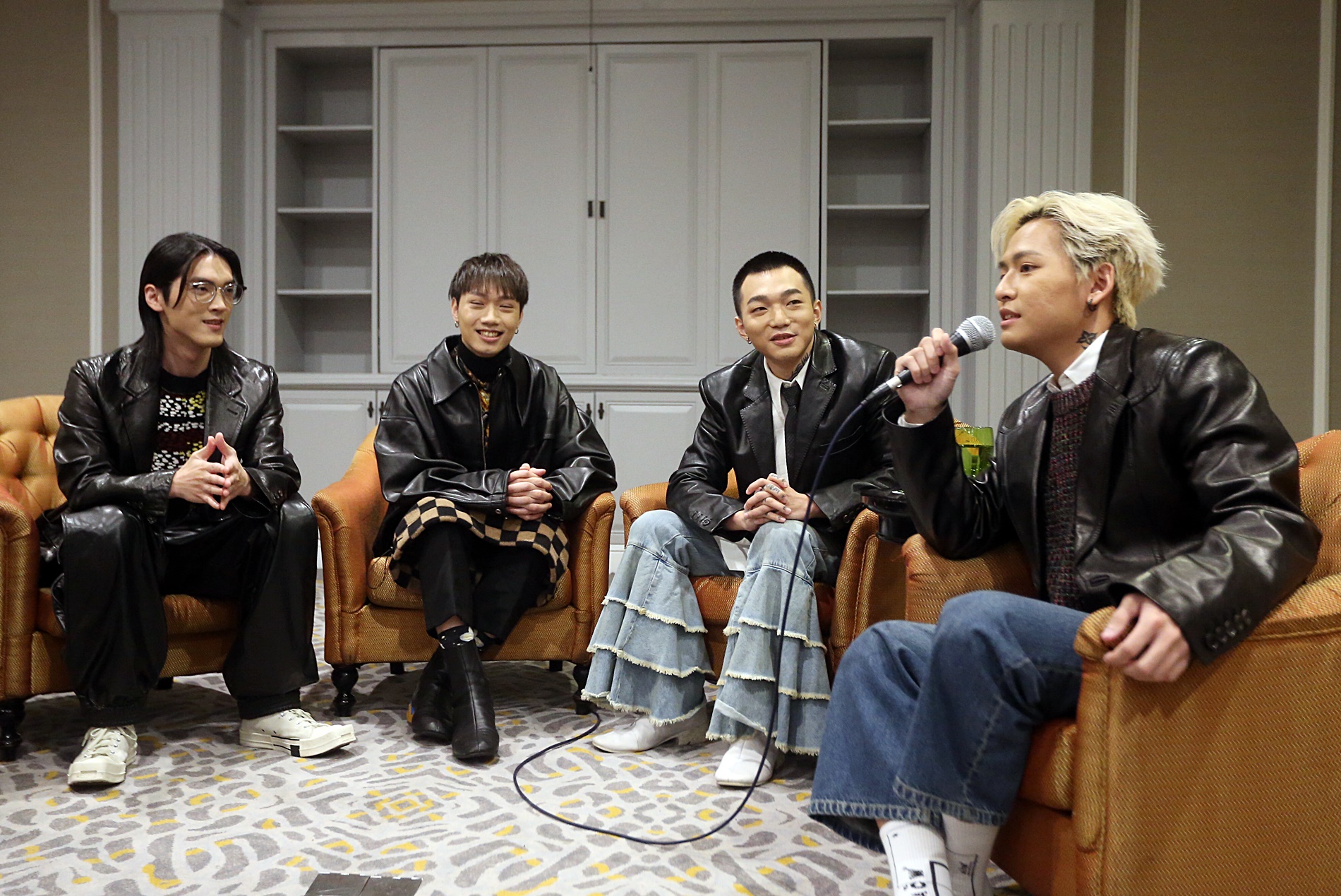 傻子与白痴酿解散? 打趣跳槽五月天告五人