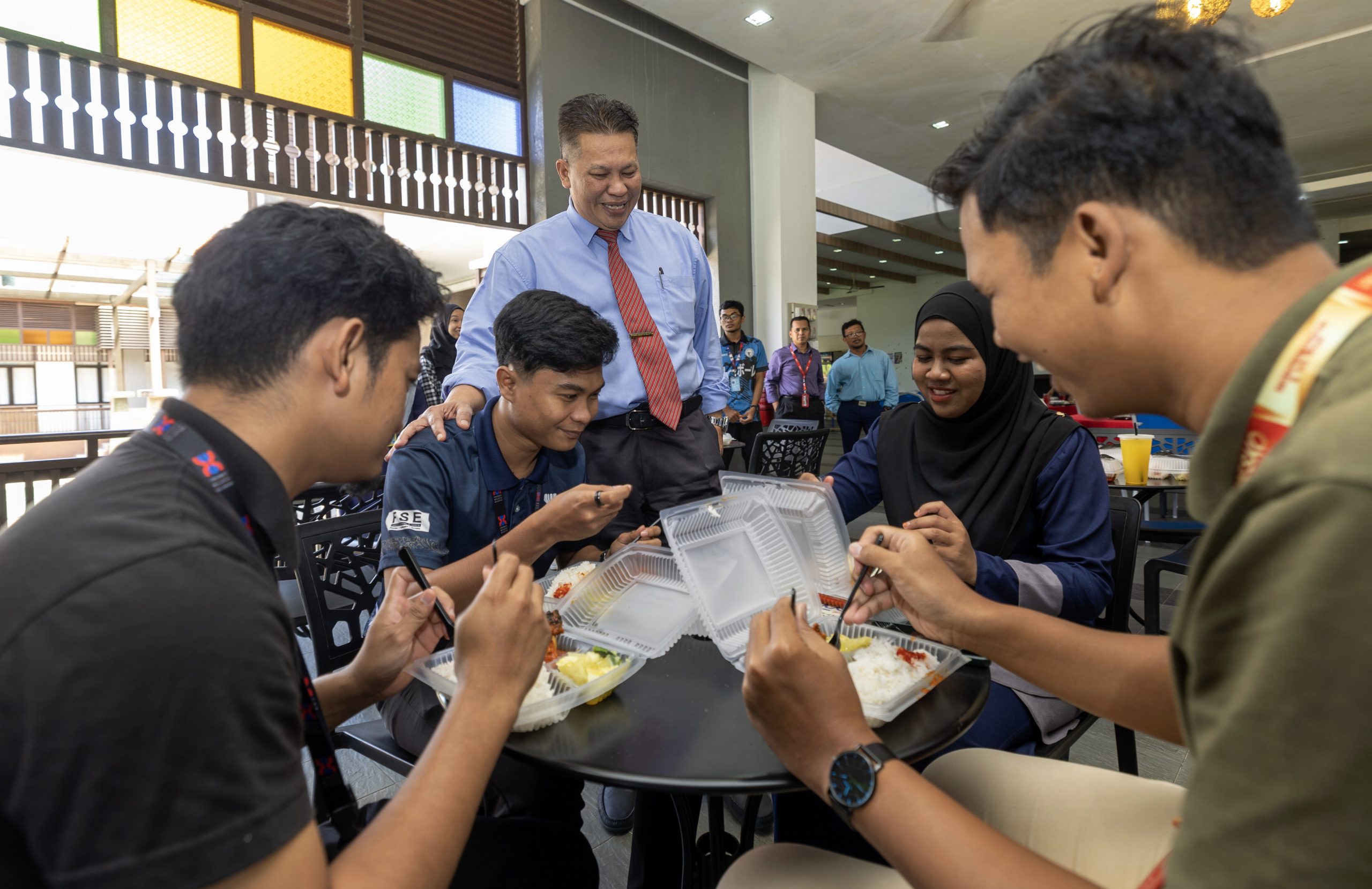 全国《暖势力》/吉兰丹大学(UMK)为学生推出“爱心菜单”