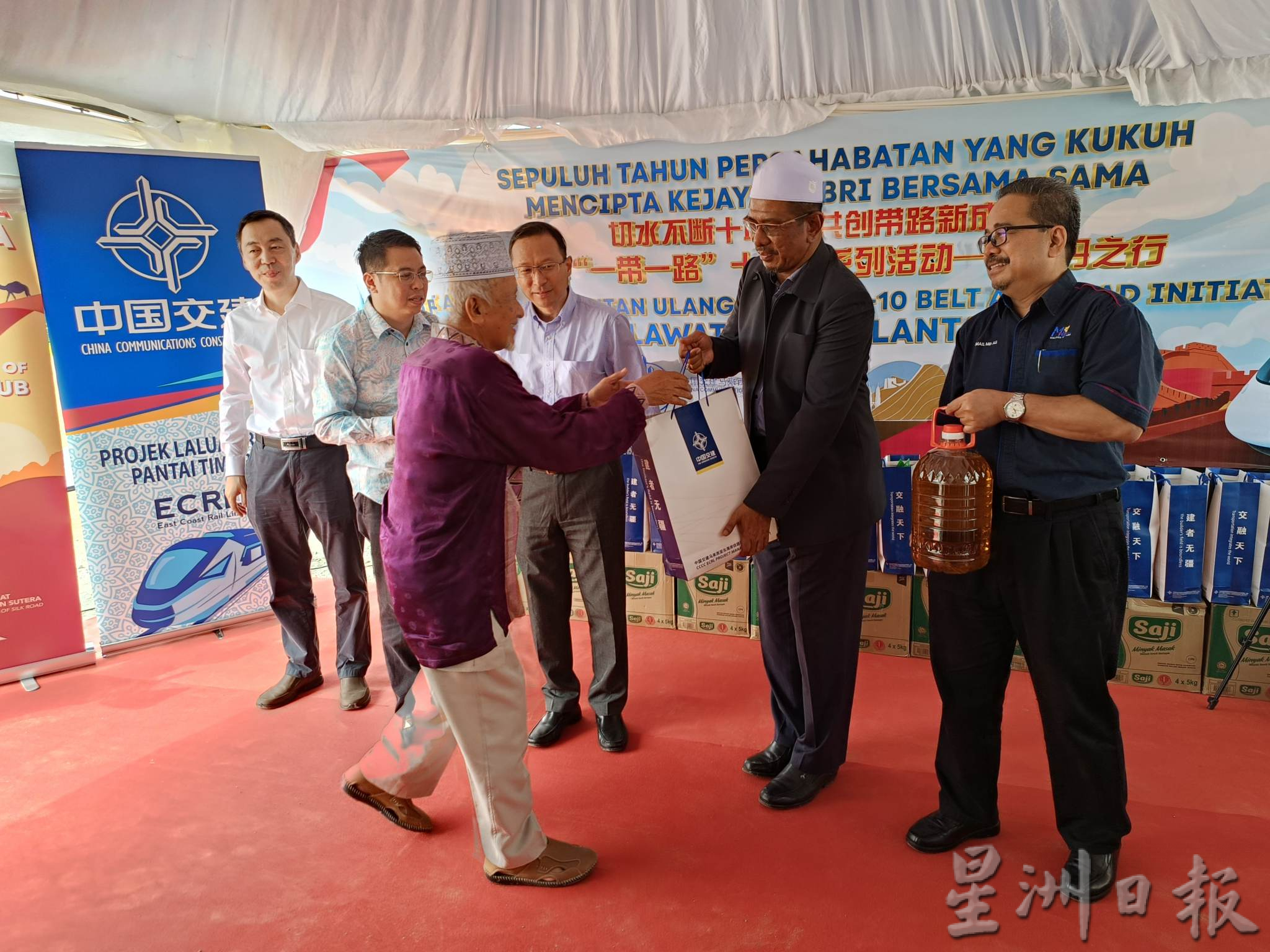 全国：中国驻马大使馆公使唐锐今日指出，截至今年2月，东海岸铁路（ECRL）的工程进度已超过40％。