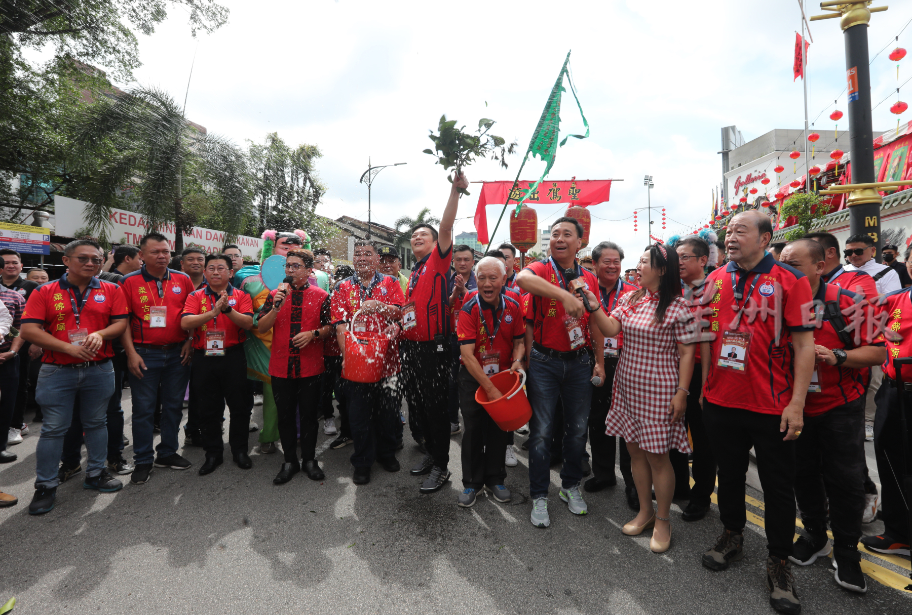 柔佛古庙众神出游今举行洗街仪式