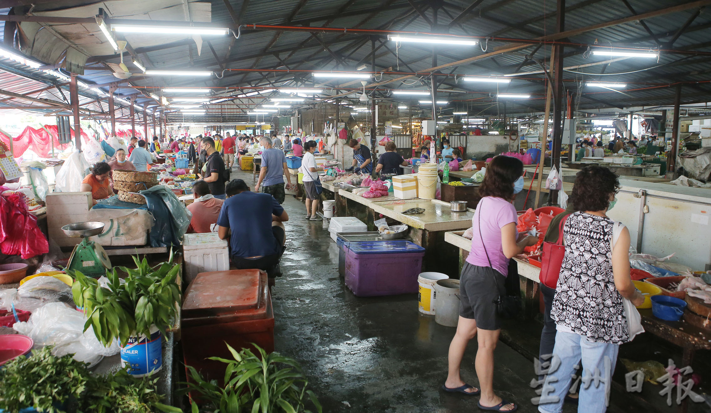 兵如港临时巴刹须安全卫生兼具 探讨物色地段辟停车场