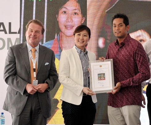 千里达与多巴哥青年共运会 洪俪萍任马代表团团长