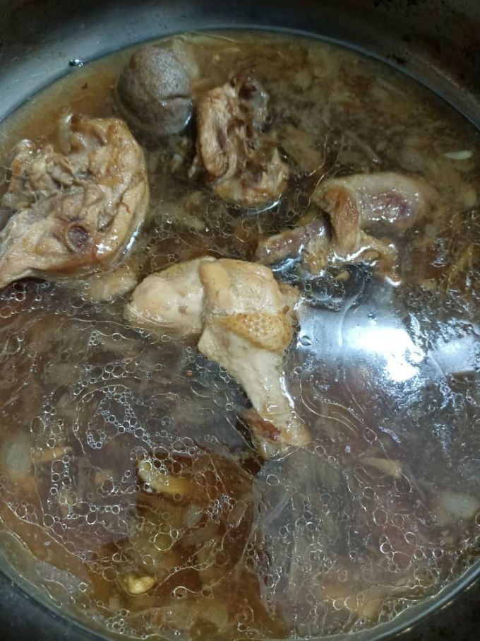 单身妈谢善心人帮还清欠款 “2周了儿子终于有肉吃”