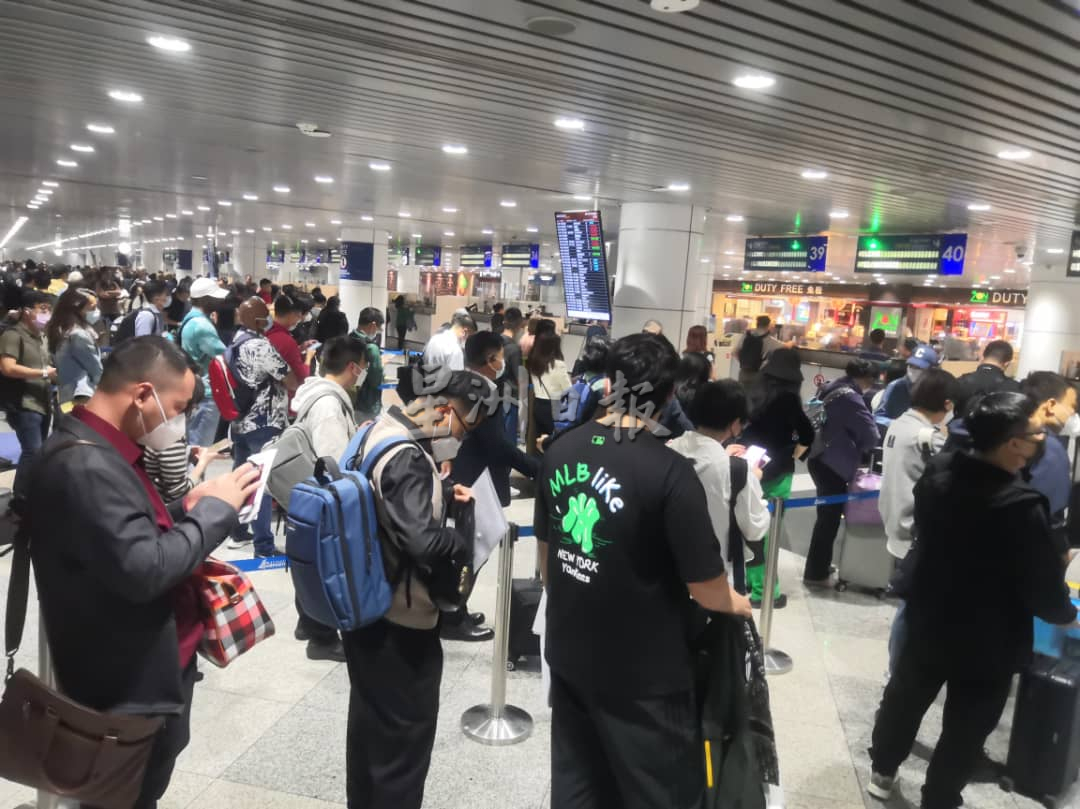 即日起 10国旅客抵KLIA 可用自动通关闸门入境