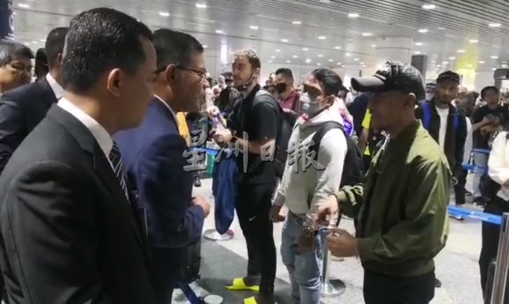 即日起 10国旅客抵KLIA 可用自动通关闸门入境