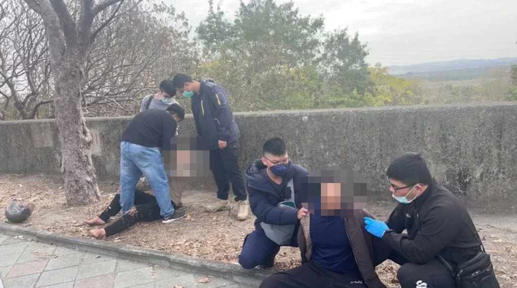 双胞胎飞车抢女骑士包包 2小时落网