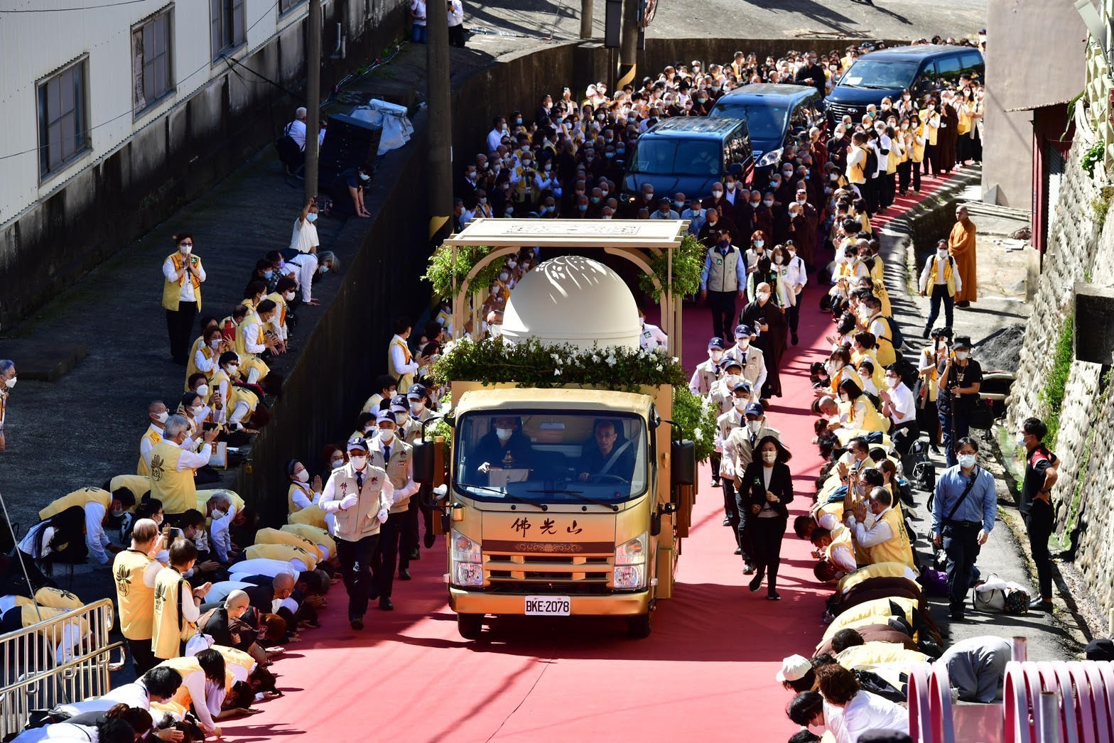 取代//星云大师大仙寺火化 众弟子跪送最后一程