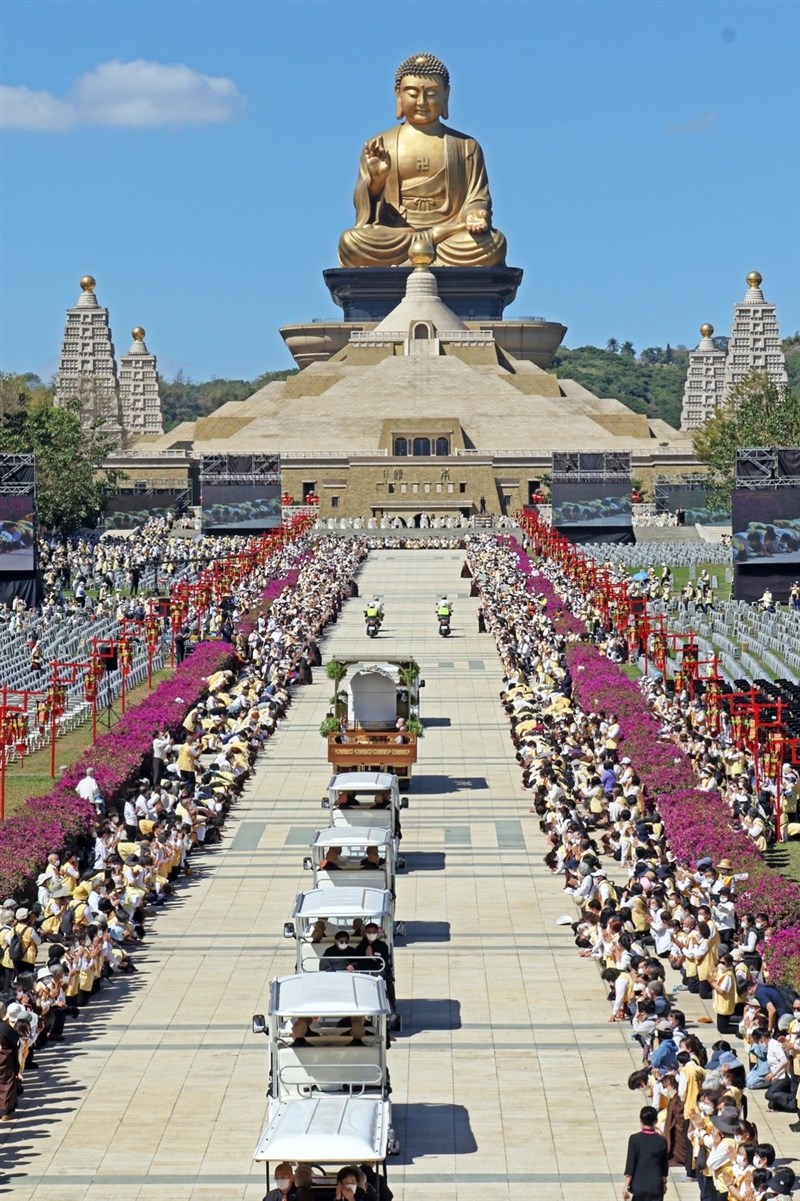 取代//星云大师大仙寺火化 众弟子跪送最后一程