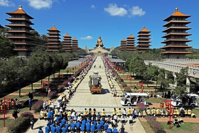 取代//星云大师大仙寺火化 众弟子跪送最后一程