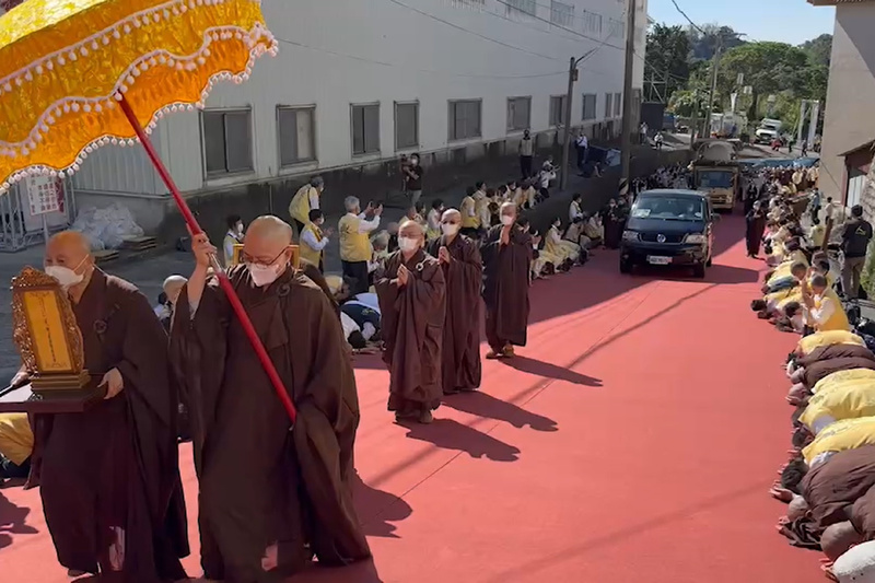 取代//星云大师大仙寺火化 众弟子跪送最后一程