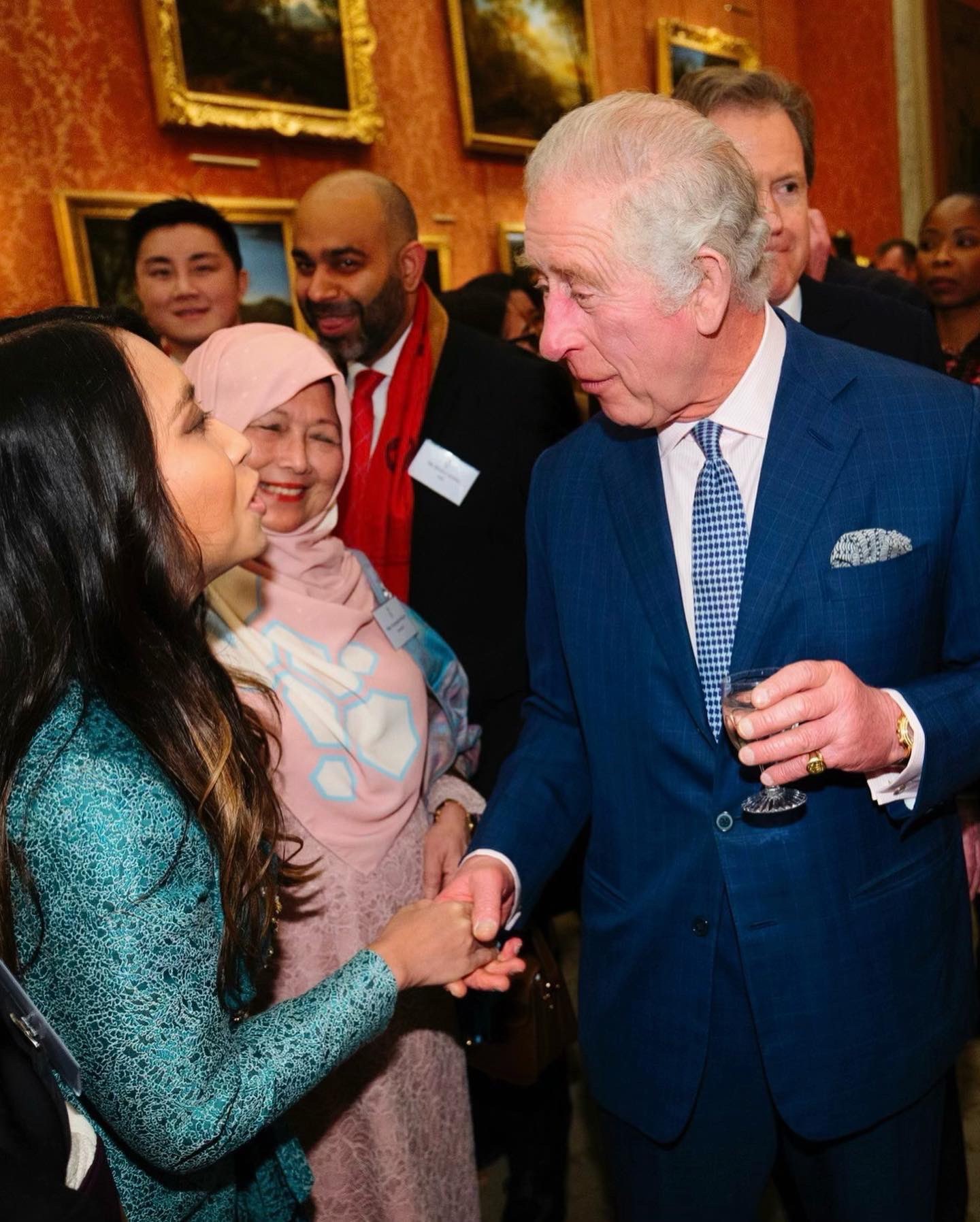 受邀到白金汉宫与英国王查尔斯会面!阿玛丽娜医生:能代表大马 太荣幸