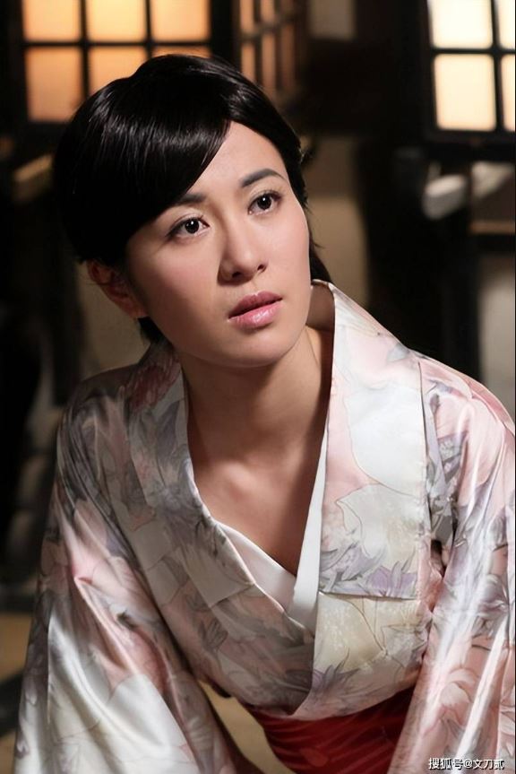 叶璇不顾仪态直播抠鼻孔 眼神呆滞网疑精神状况