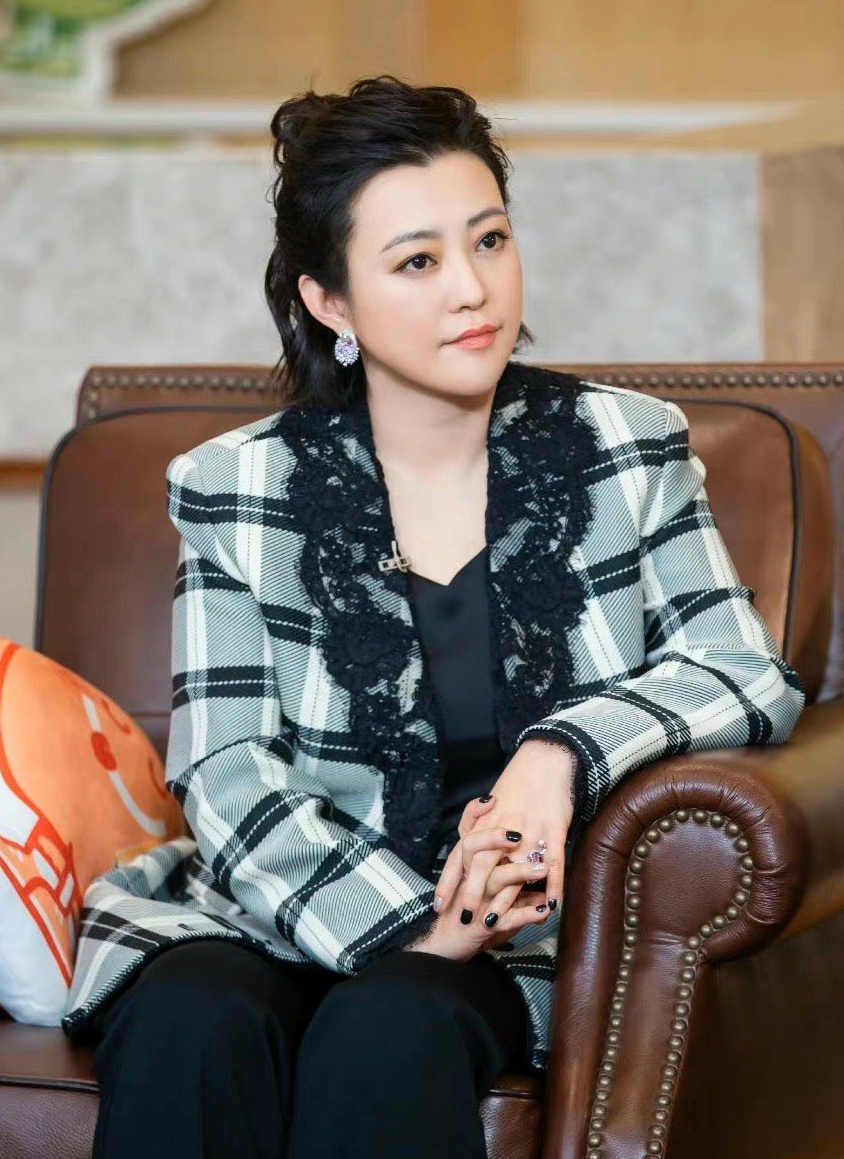 吐槽郝蕾演技差巩俐也中枪  李立群惹众怒