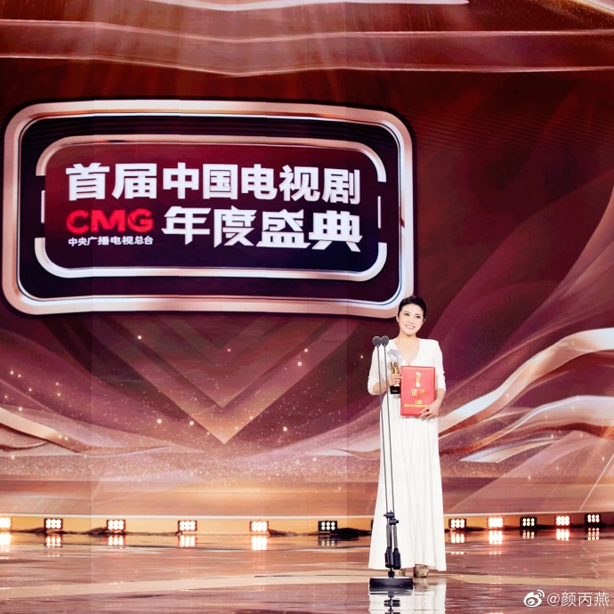 吐槽郝蕾演技差巩俐也中枪  李立群惹众怒