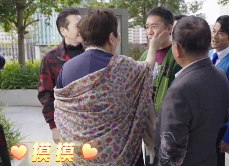 向太坐劳斯莱斯捧场 梁朝伟郭富城恭敬如小学生