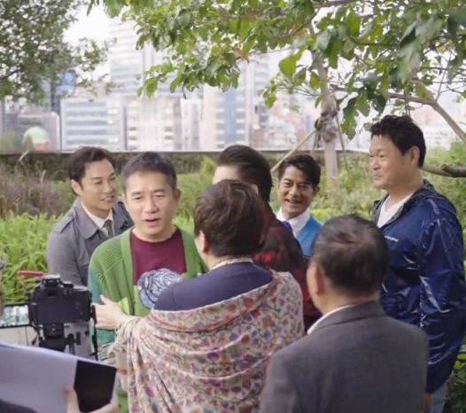 向太坐劳斯莱斯捧场 梁朝伟郭富城恭敬如小学生