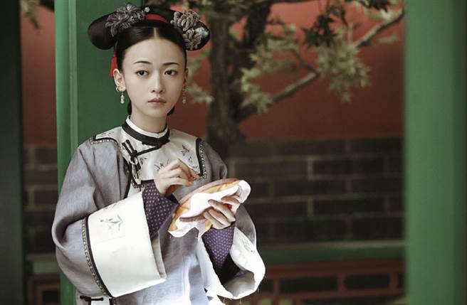 吴谨言1年没拍戏 　于正：危机前所未有